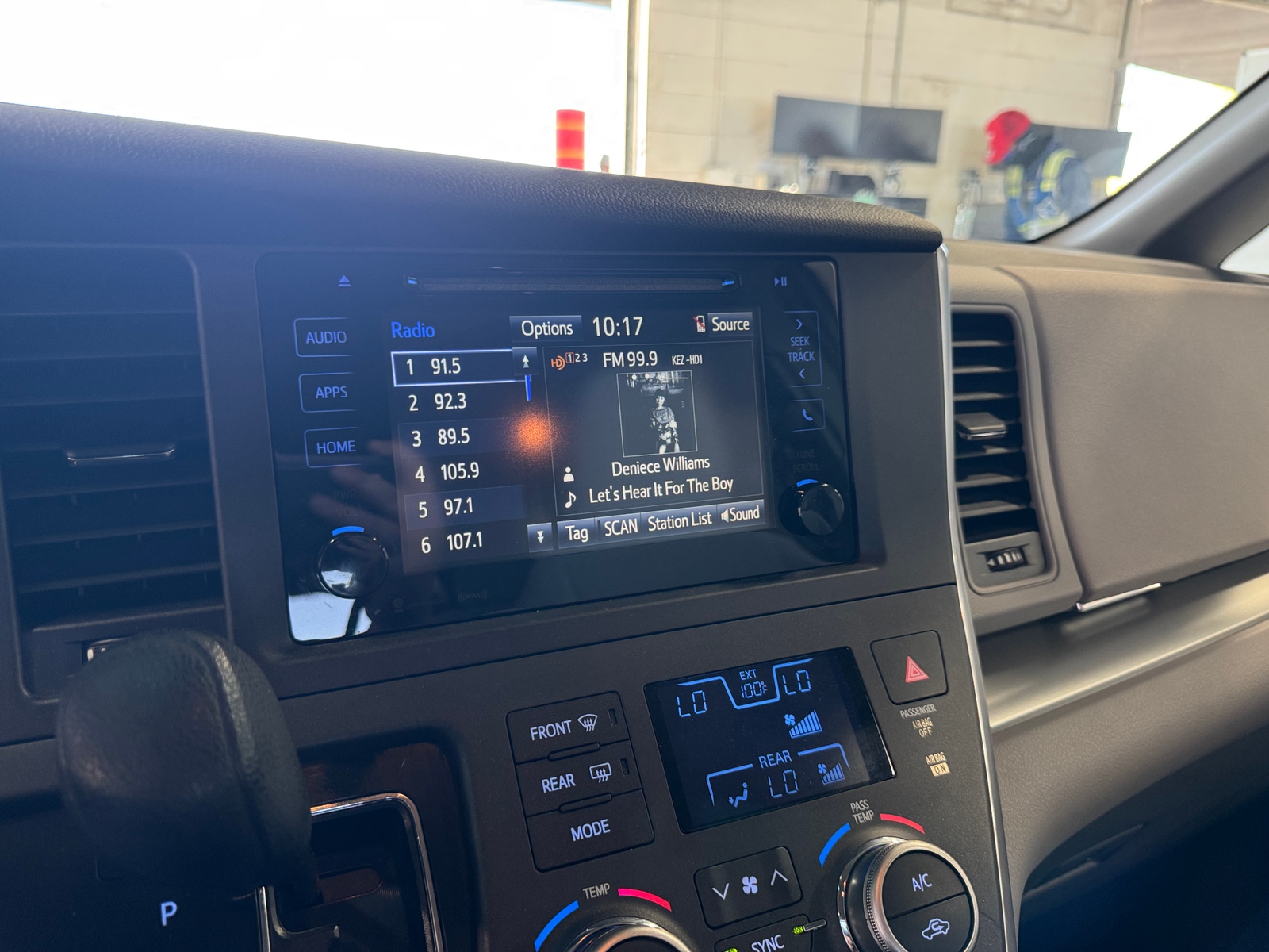 Thumbnail: 2017 Toyota Sienna - 3