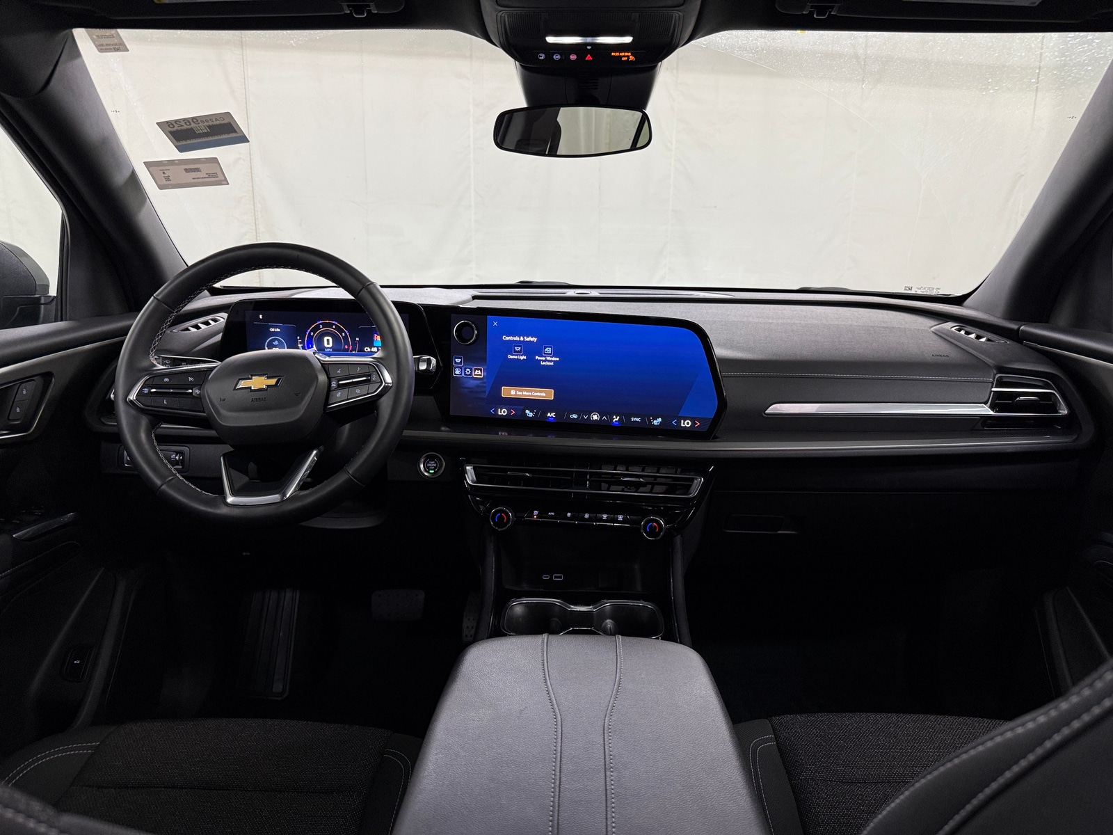 Thumbnail: 2025 Chevrolet Traverse - 3