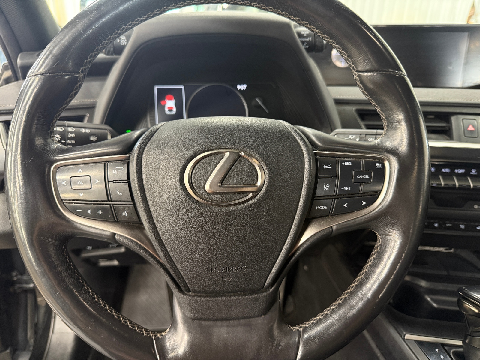 Thumbnail: 2020 Lexus UX - 4