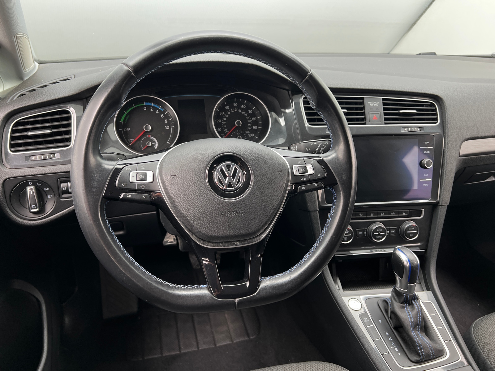 Thumbnail: 2019 Volkswagen e-Golf - 5