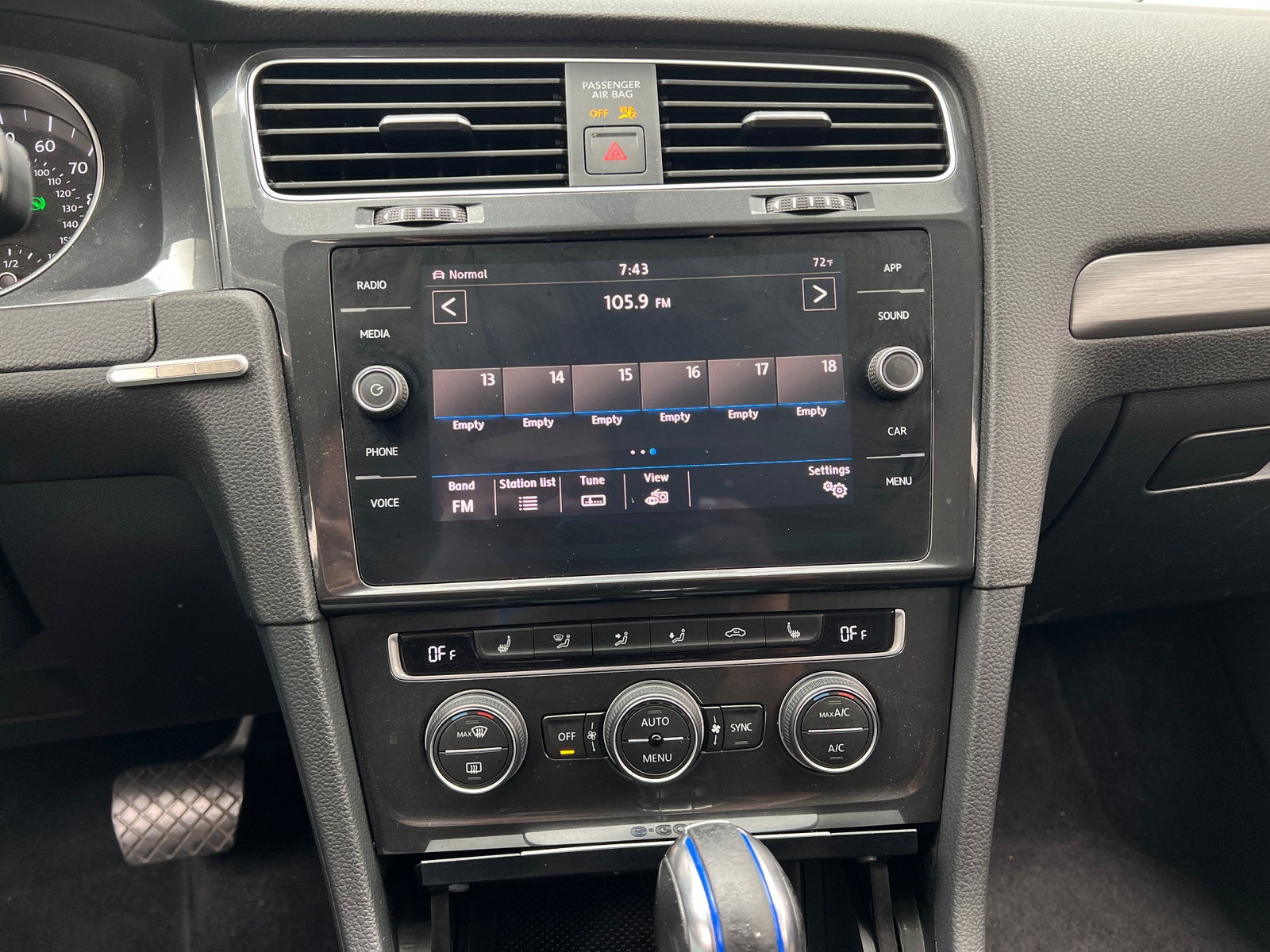 Thumbnail: 2019 Volkswagen e-Golf - 4