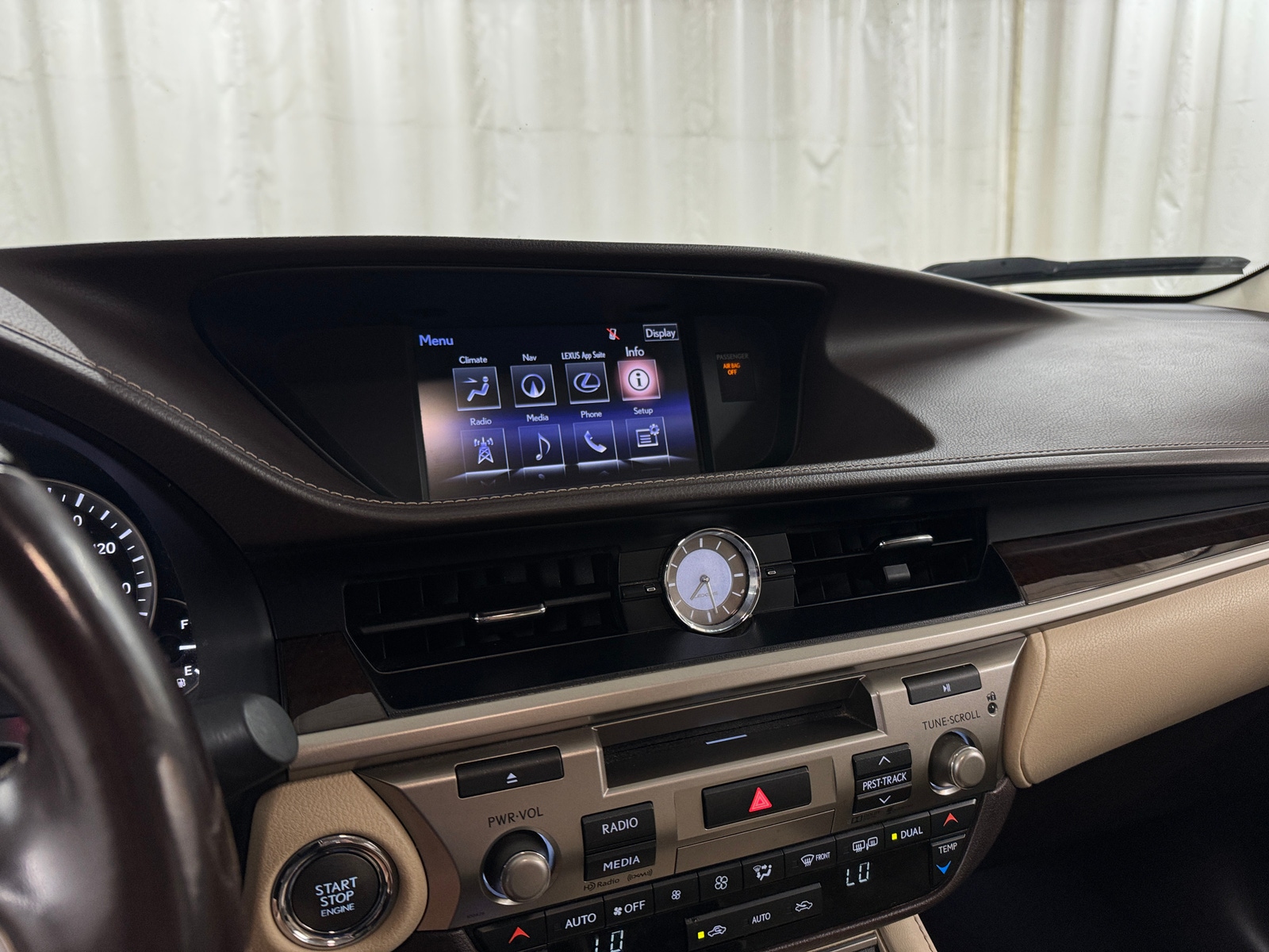Thumbnail: 2016 Lexus ES - 3