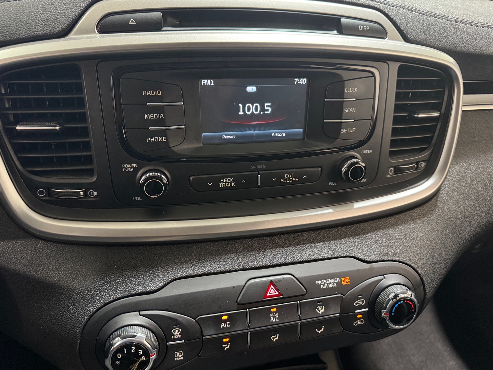 Thumbnail: 2018 Kia Sorento - 4