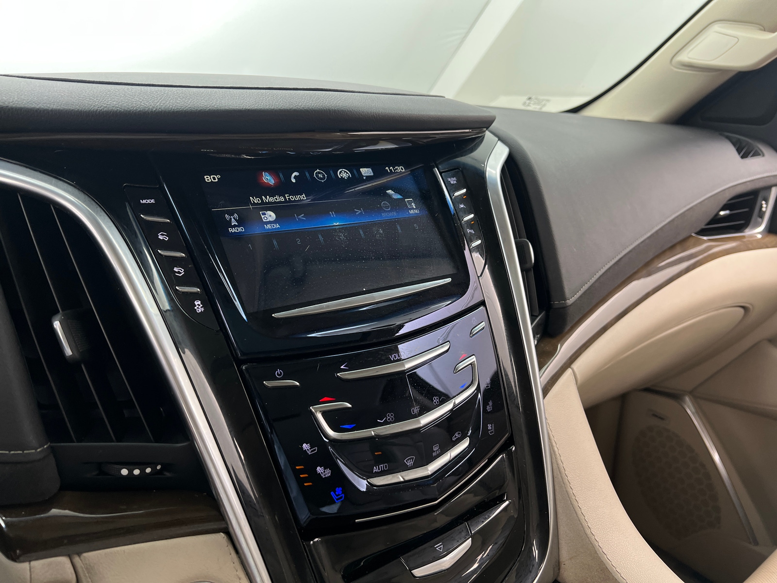 Thumbnail: 2019 Cadillac Escalade - 3