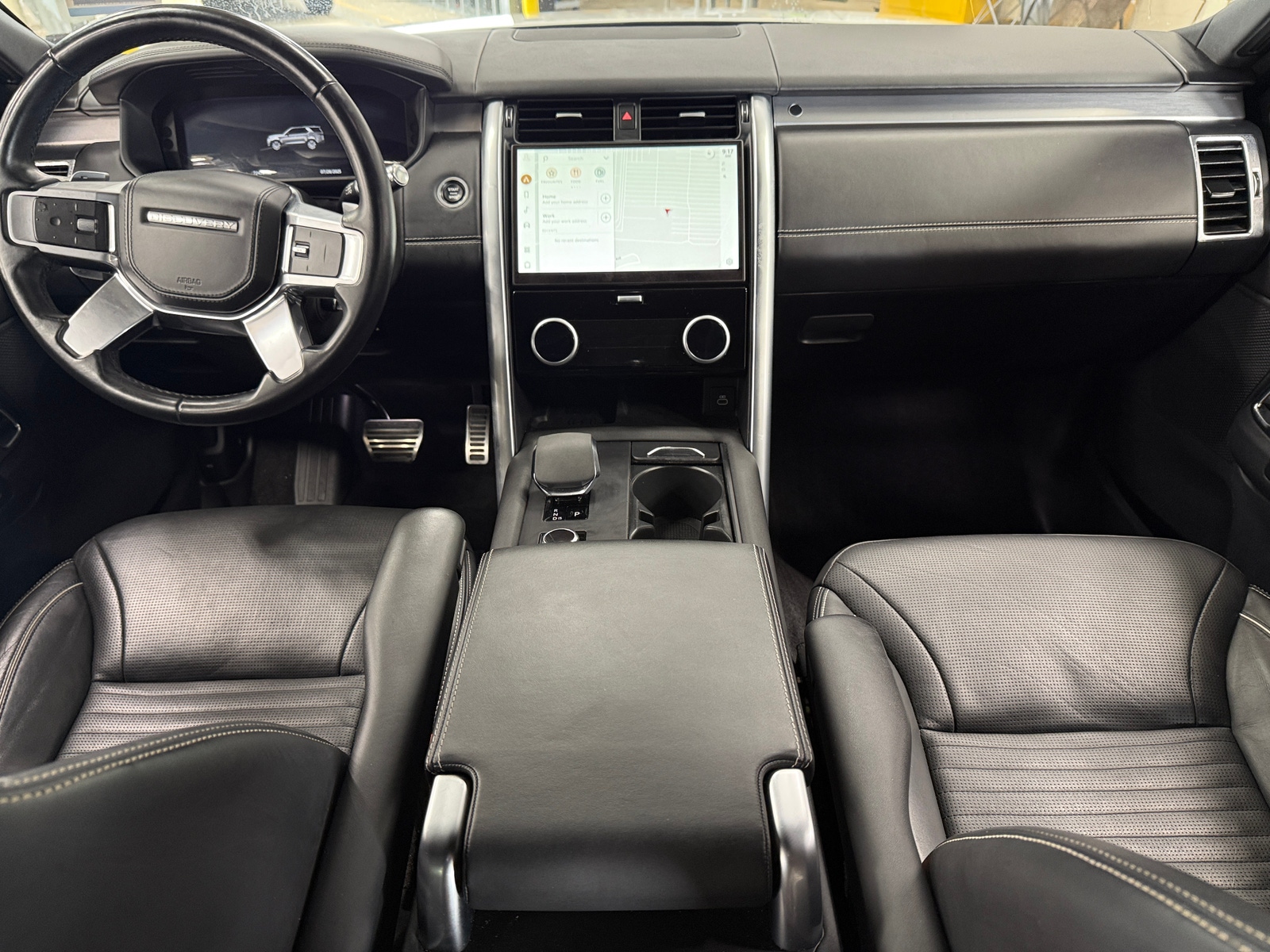 Thumbnail: 2022 Land Rover Discovery - 2