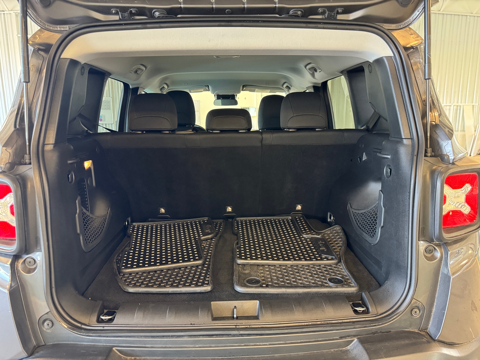 Thumbnail: 2019 Jeep Renegade - 7
