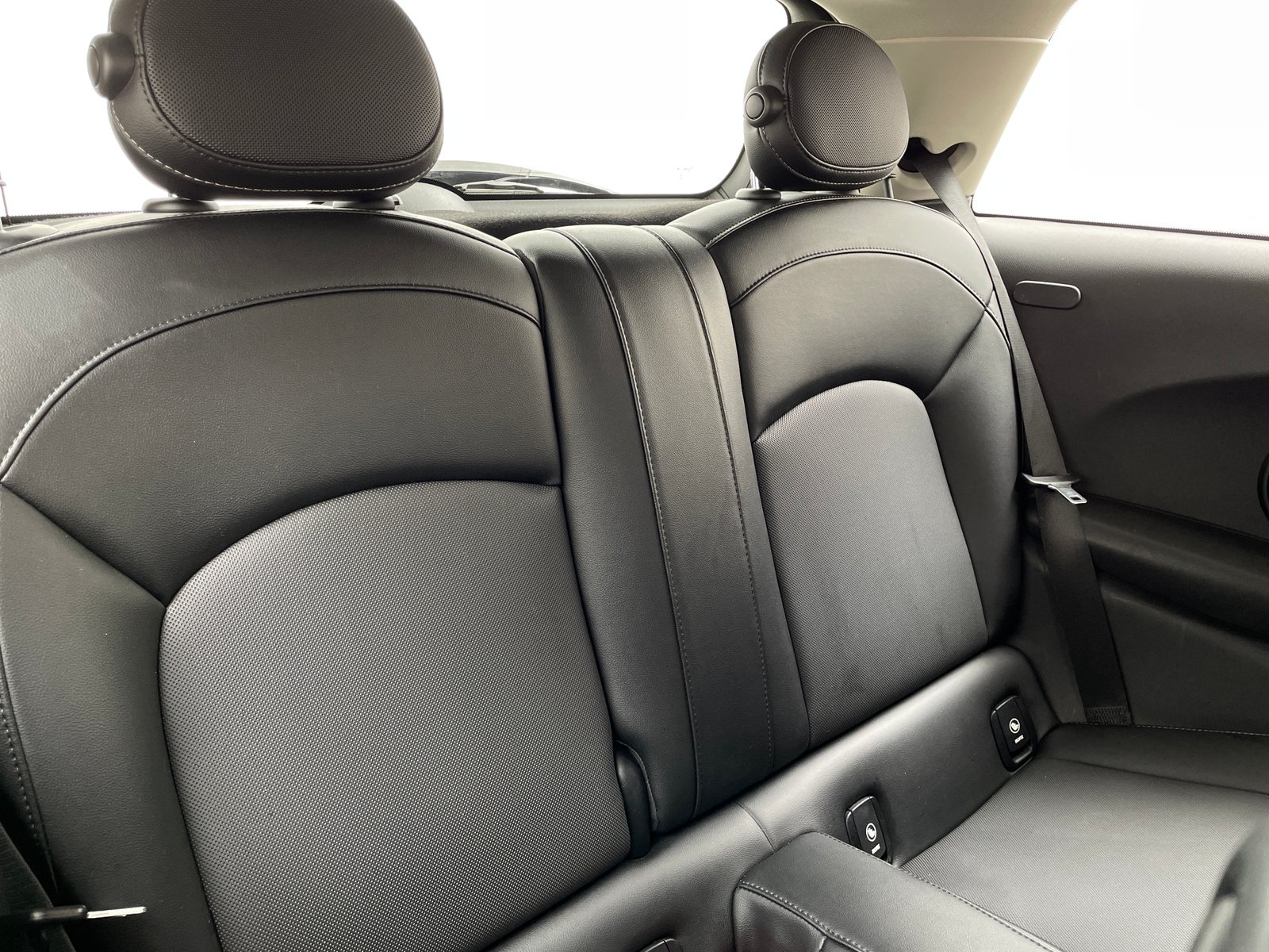 Thumbnail: 2015 MINI Cooper Hardtop - 5