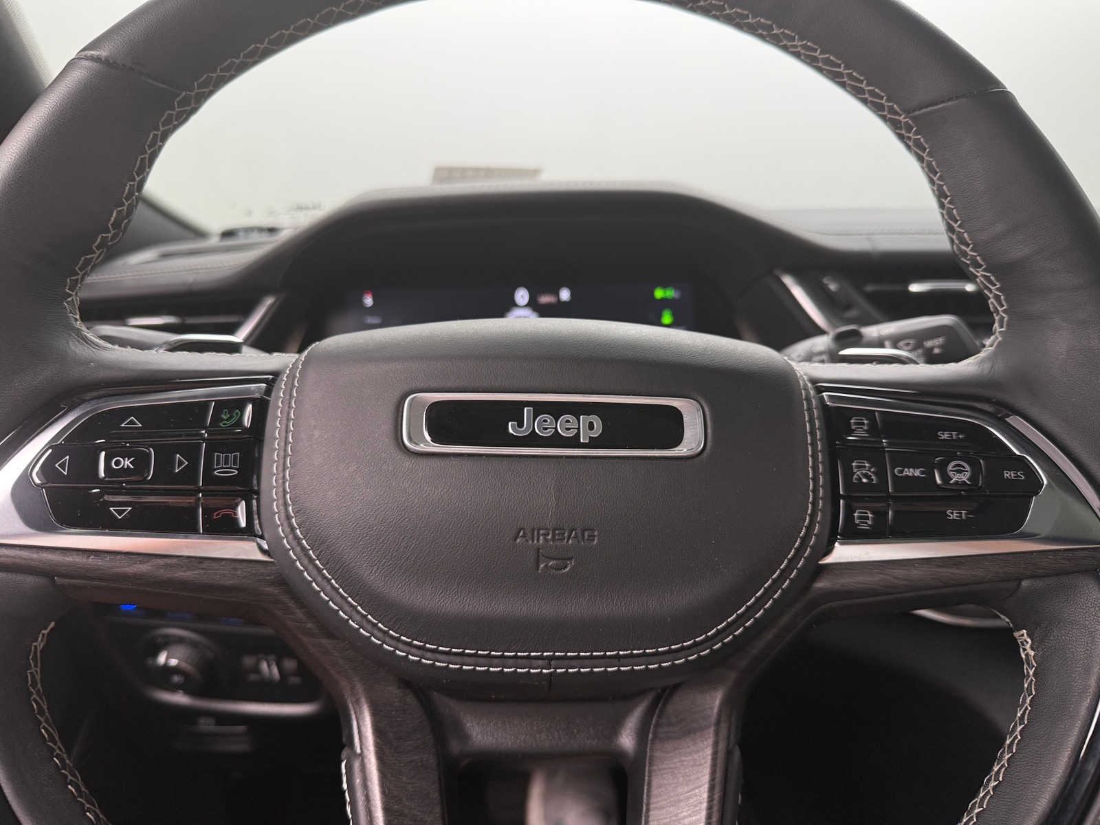 Thumbnail: 2022 Jeep Grand Cherokee - 4
