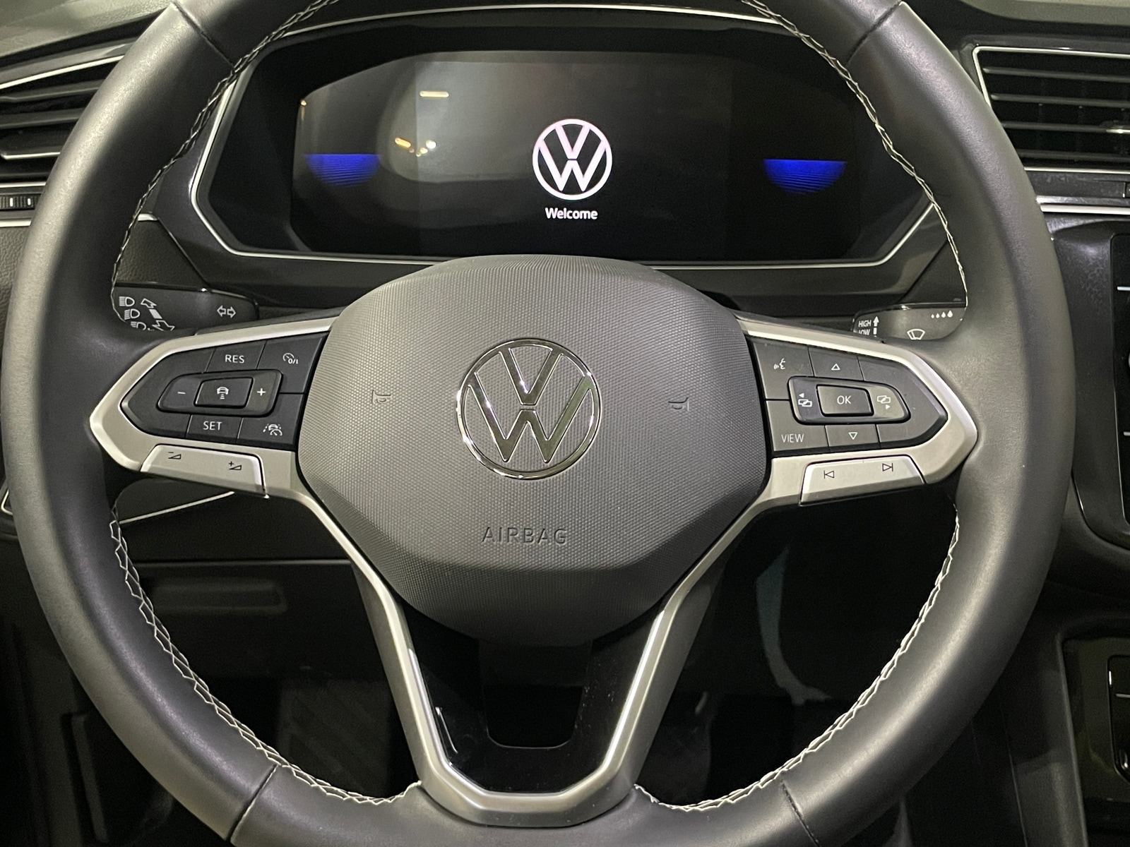 Thumbnail: 2024 Volkswagen Tiguan - 4