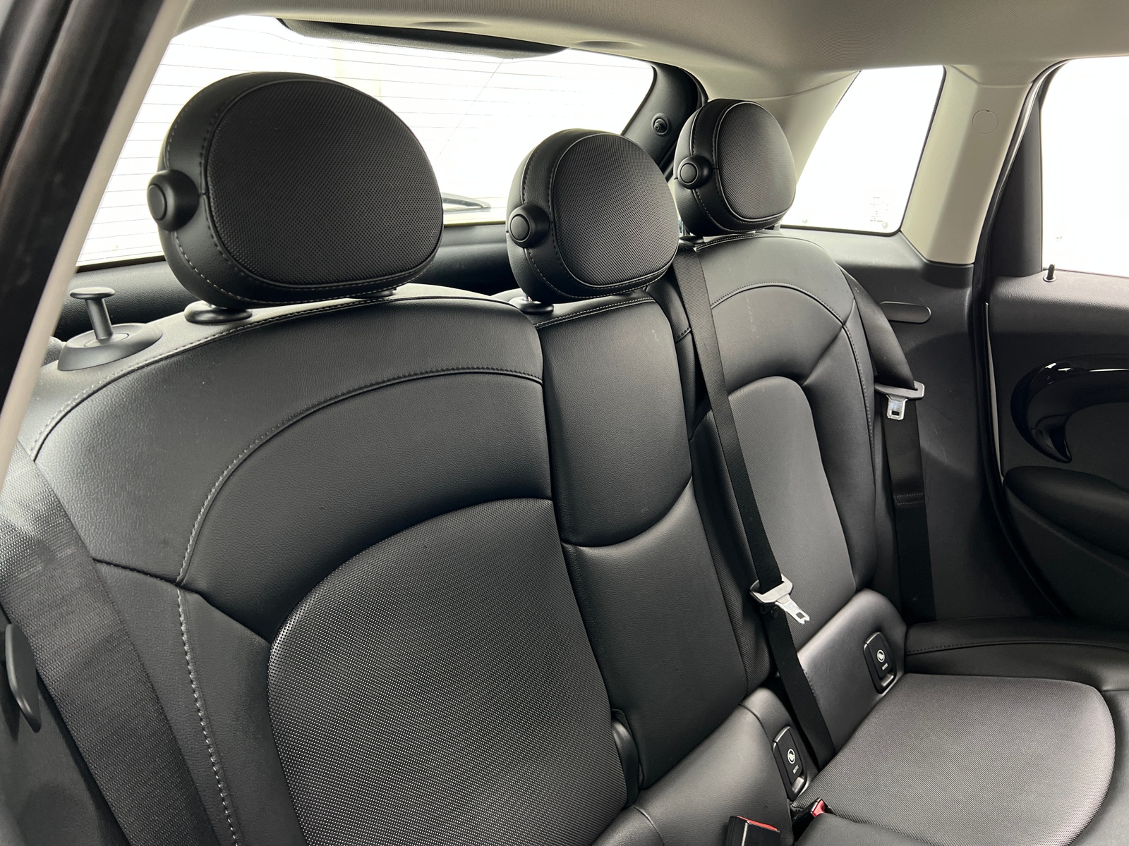 Thumbnail: 2017 MINI Cooper Hardtop - 5
