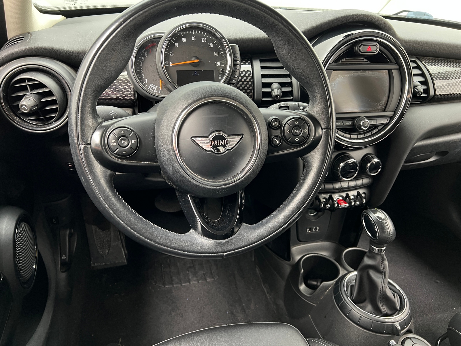 Thumbnail: 2017 MINI Cooper Hardtop - 4