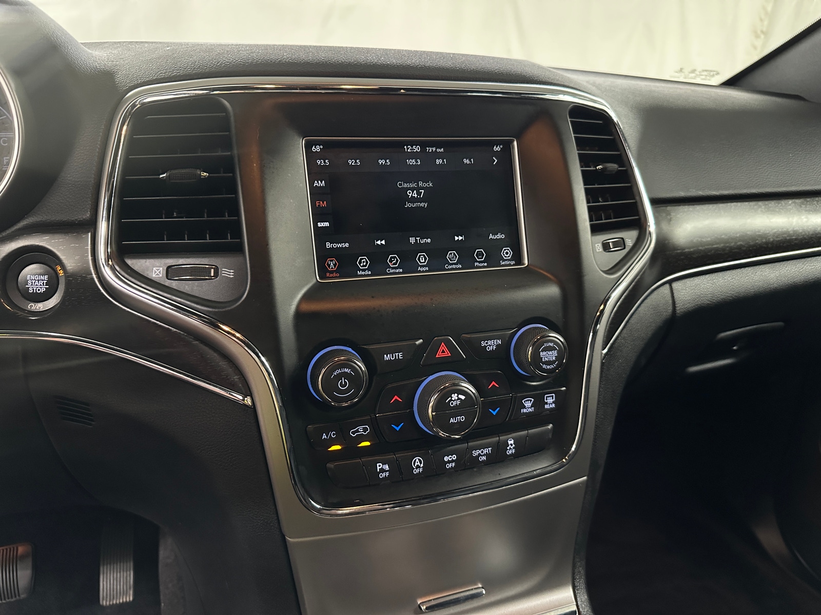 Thumbnail: 2018 Jeep Grand Cherokee - 3