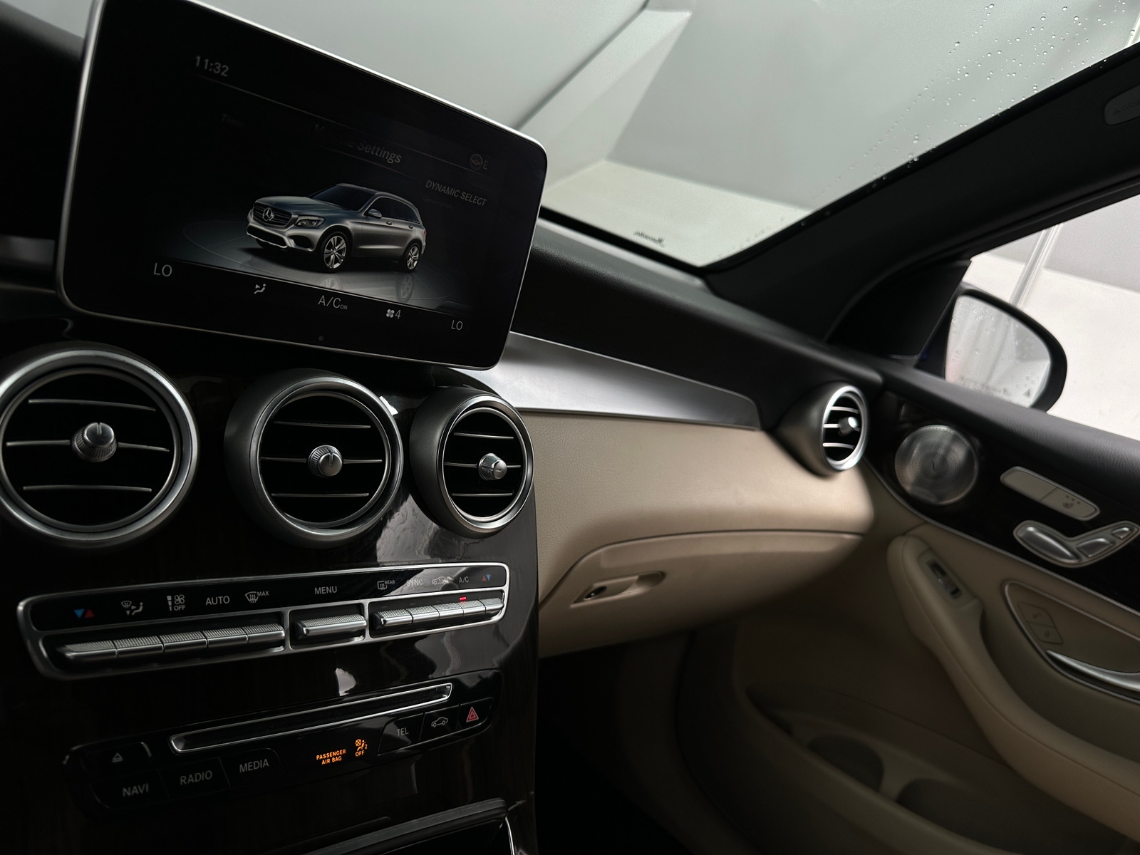Thumbnail: 2017 Mercedes-Benz GLC - 3