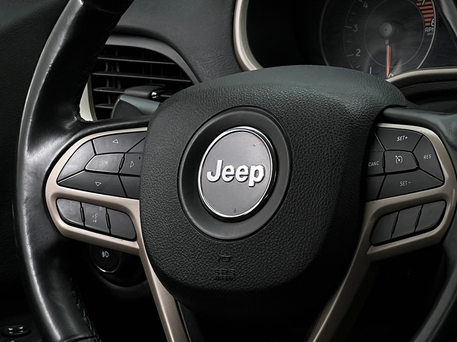Thumbnail: 2017 Jeep Cherokee - 5