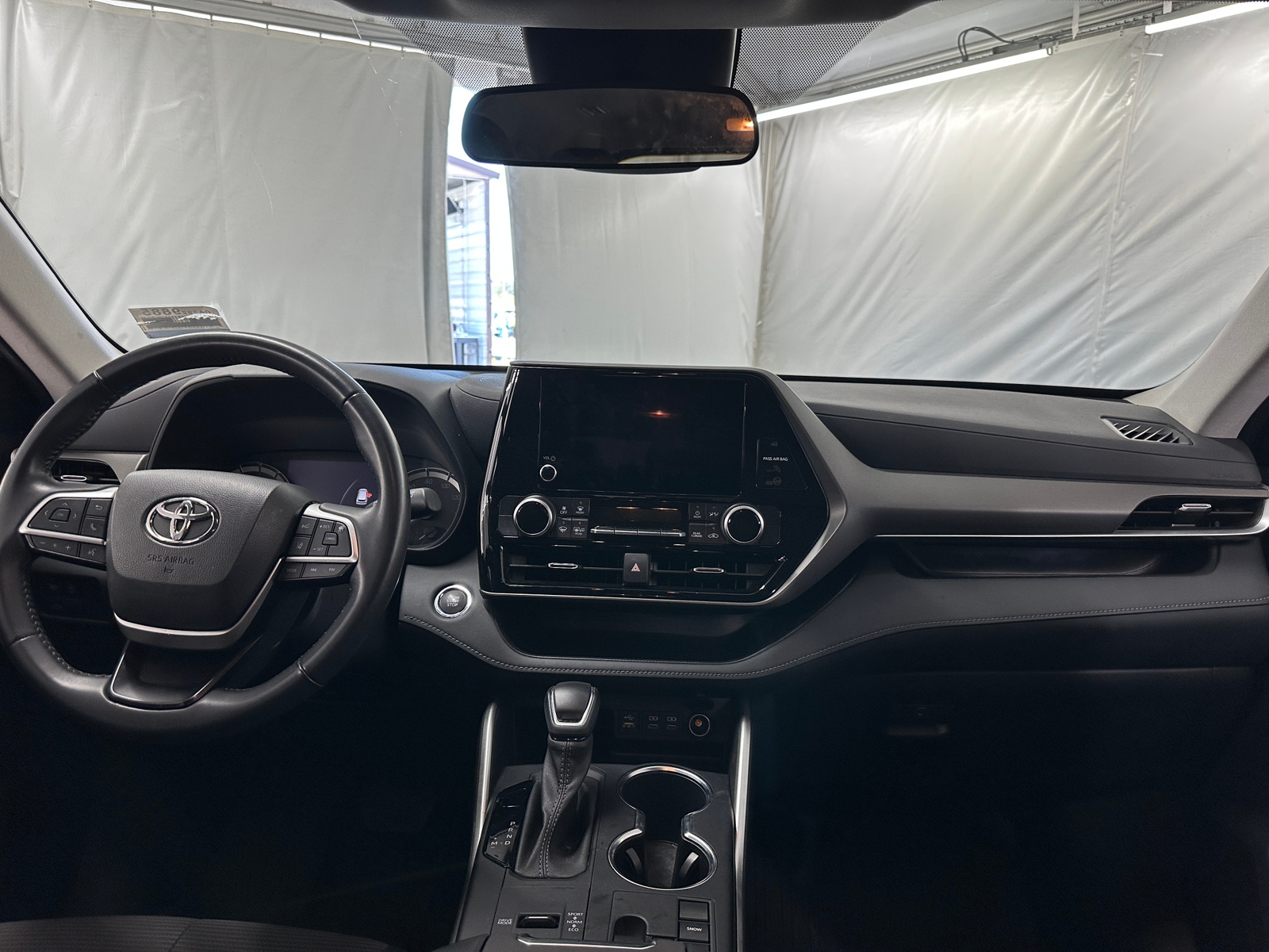 Thumbnail: 2023 Toyota Highlander - 3