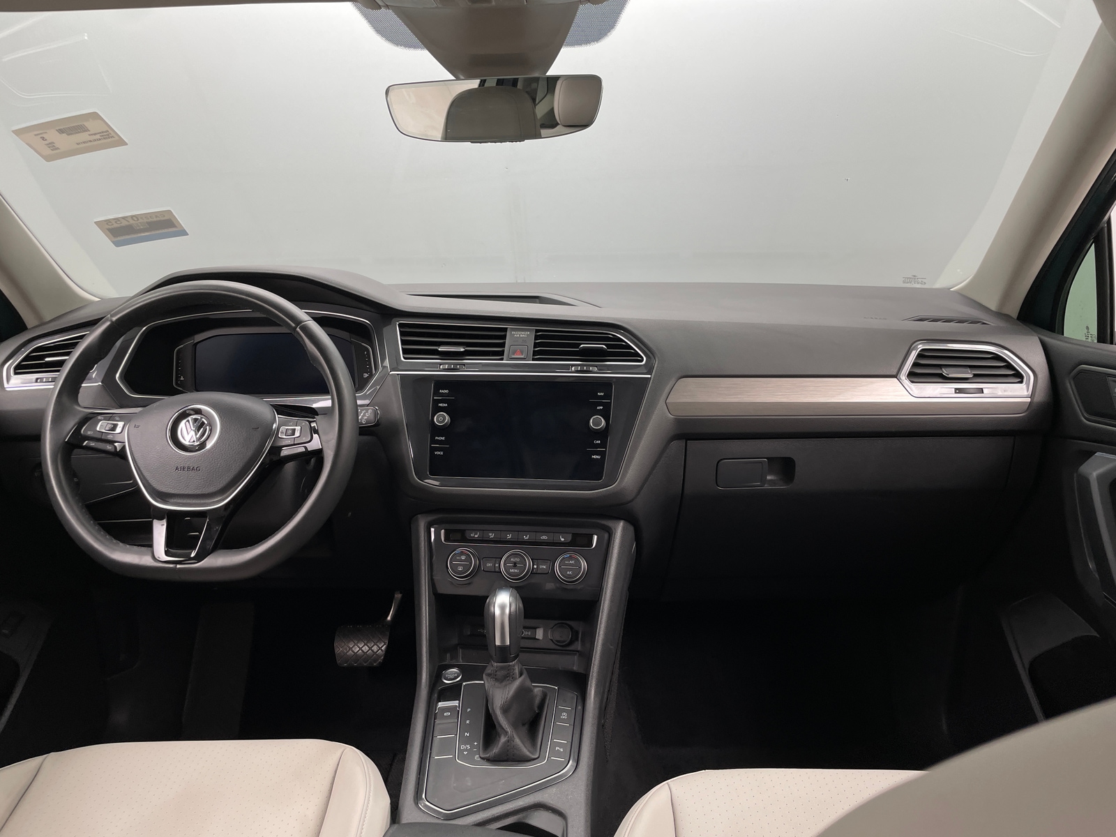 Thumbnail: 2020 Volkswagen Tiguan - 2
