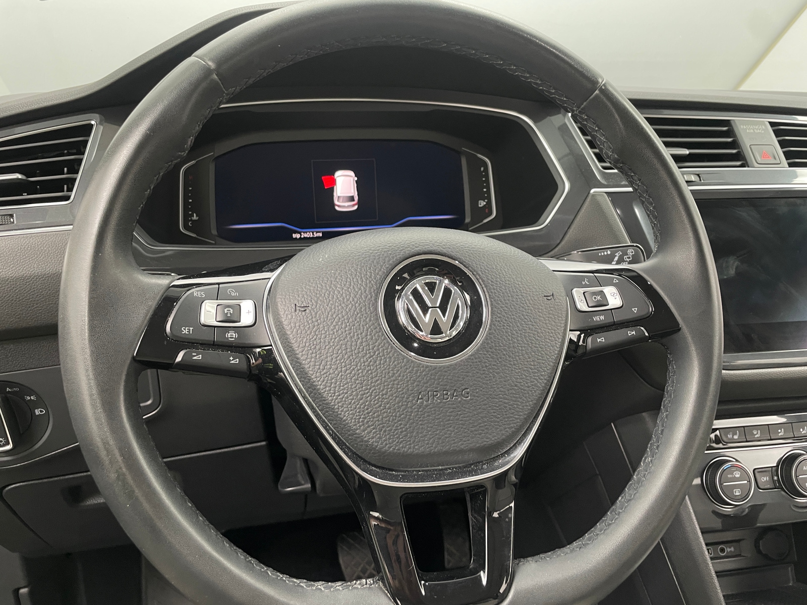 Thumbnail: 2020 Volkswagen Tiguan - 4