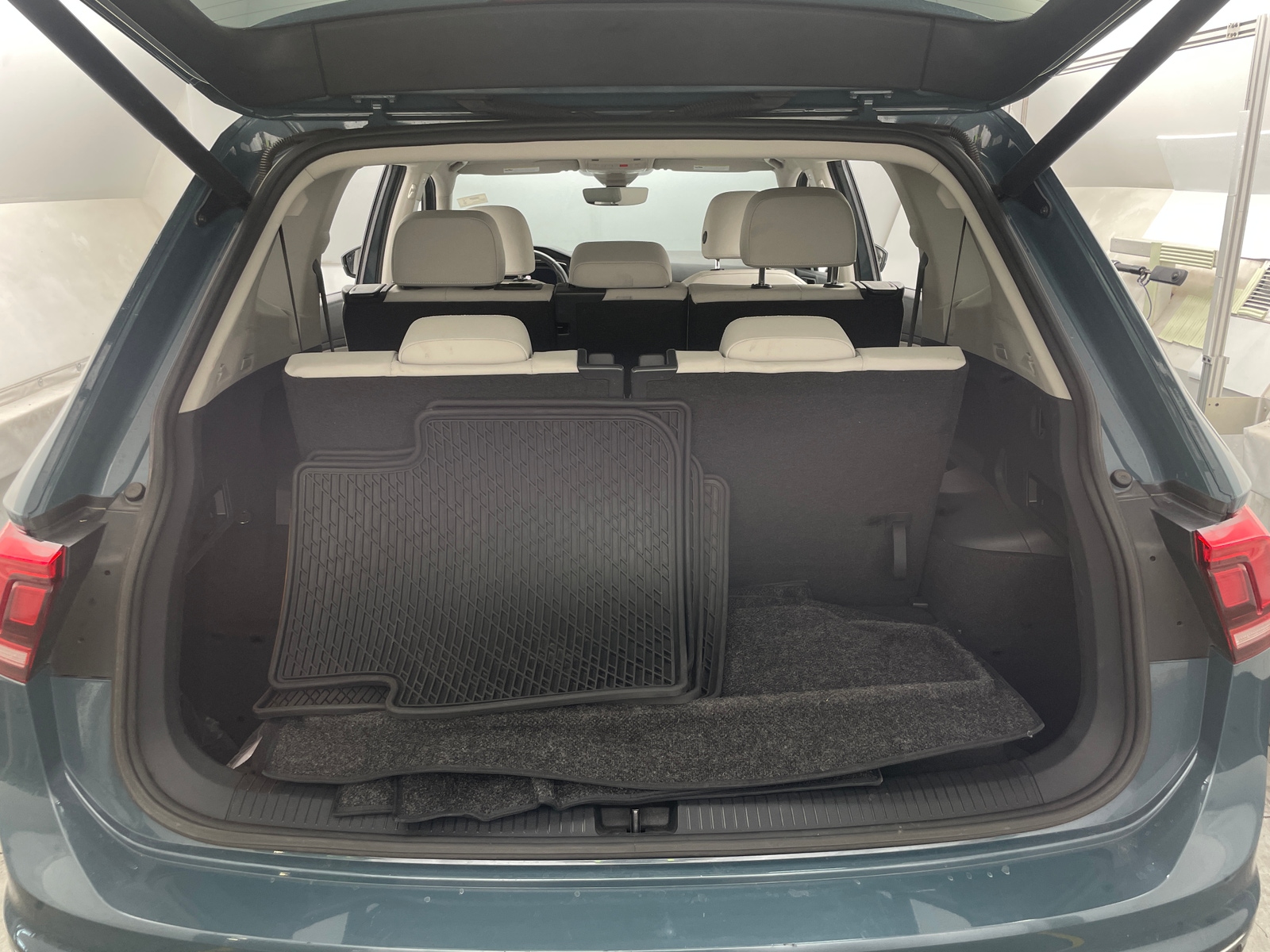 Thumbnail: 2020 Volkswagen Tiguan - 6