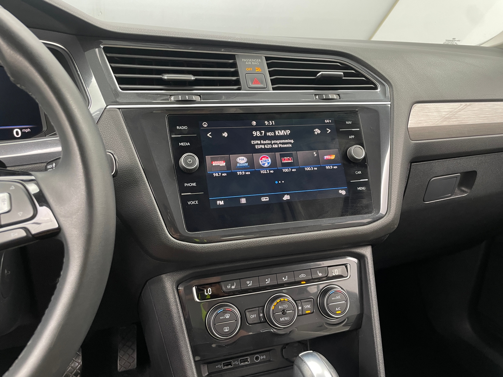Thumbnail: 2020 Volkswagen Tiguan - 3