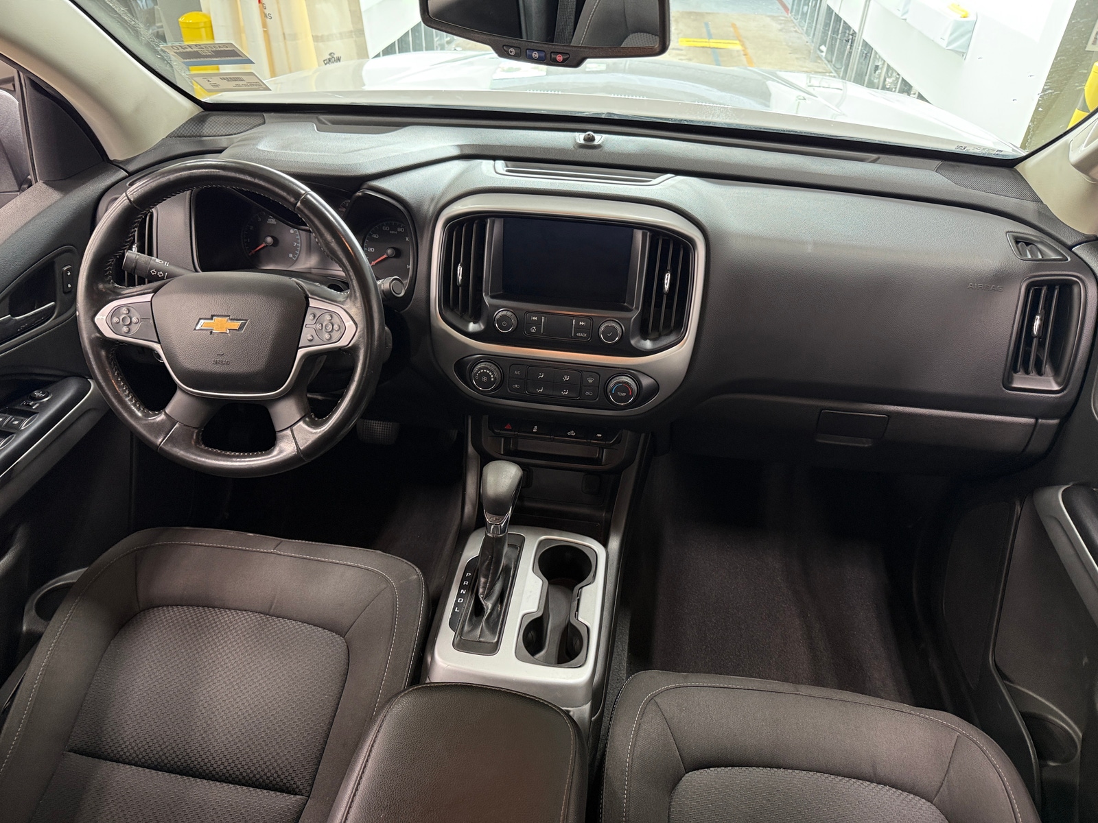 Thumbnail: 2022 Chevrolet Colorado - 3
