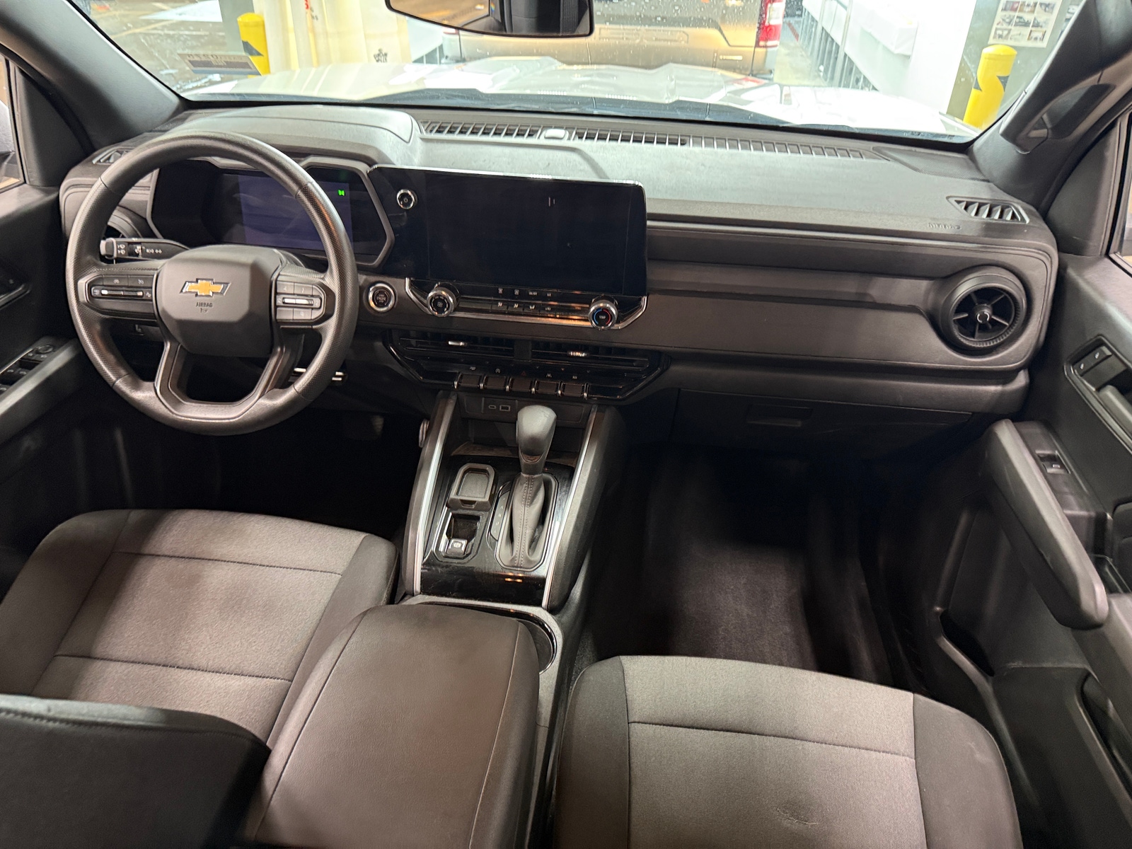 Thumbnail: 2023 Chevrolet Colorado - 3
