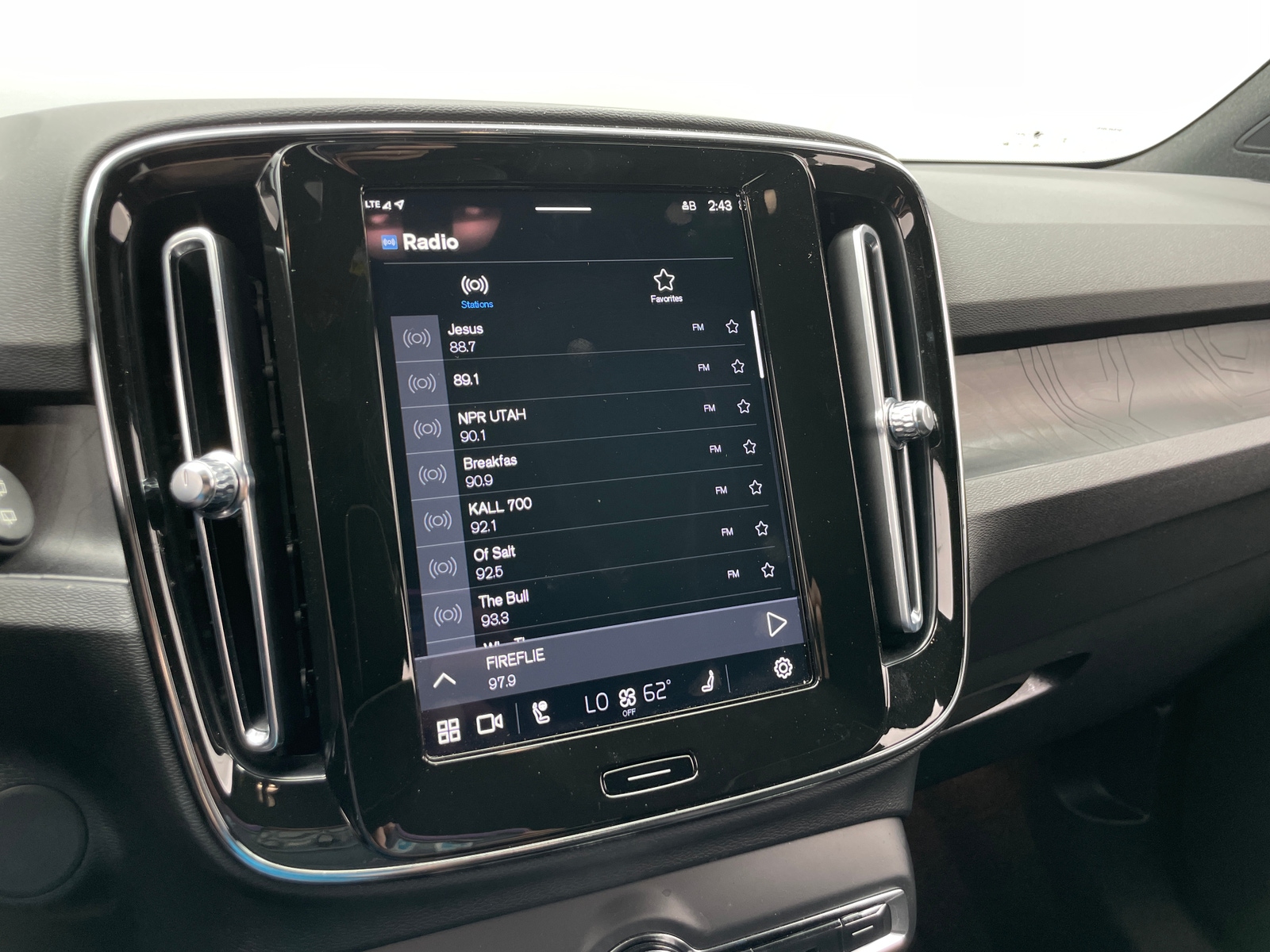 Thumbnail: 2023 Volvo XC40 - 4