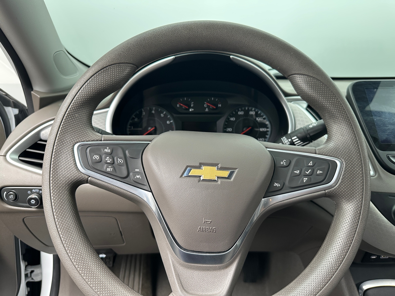 Thumbnail: 2022 Chevrolet Malibu - 5