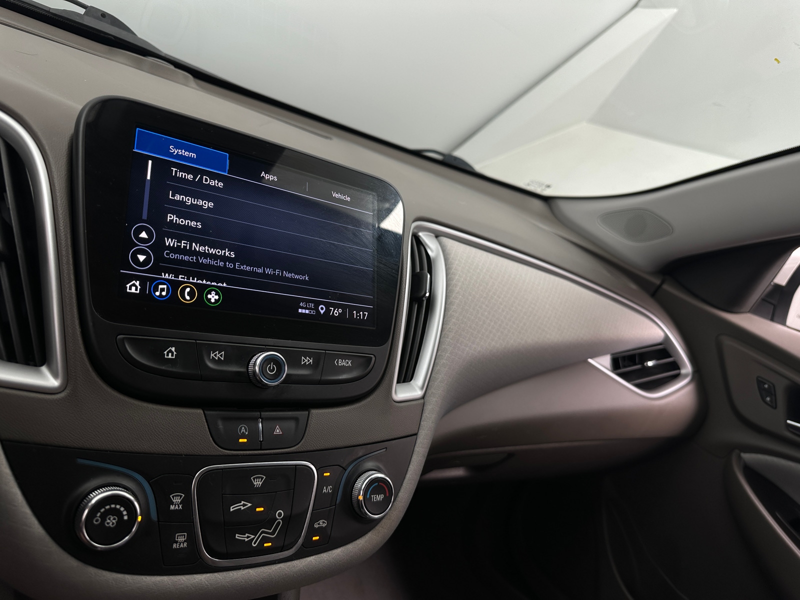 Thumbnail: 2022 Chevrolet Malibu - 4