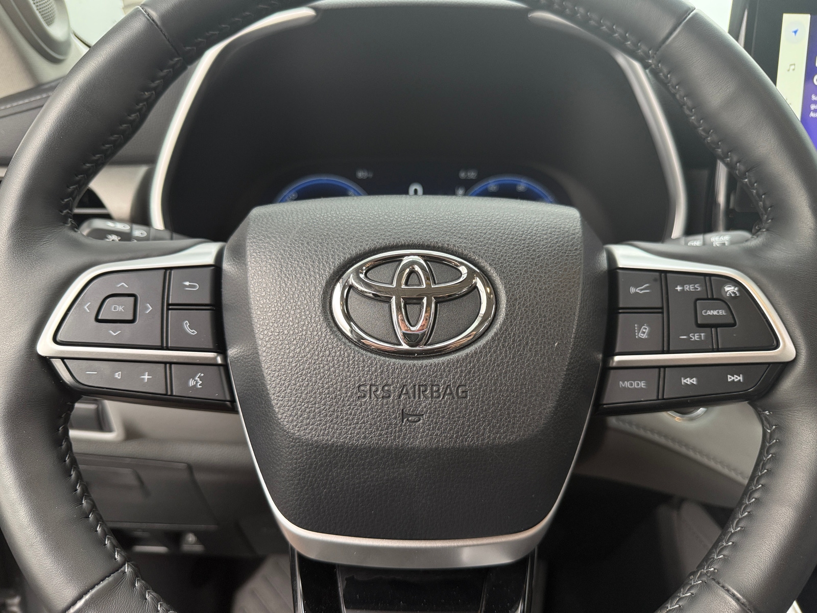 Thumbnail: 2023 Toyota Highlander - 4