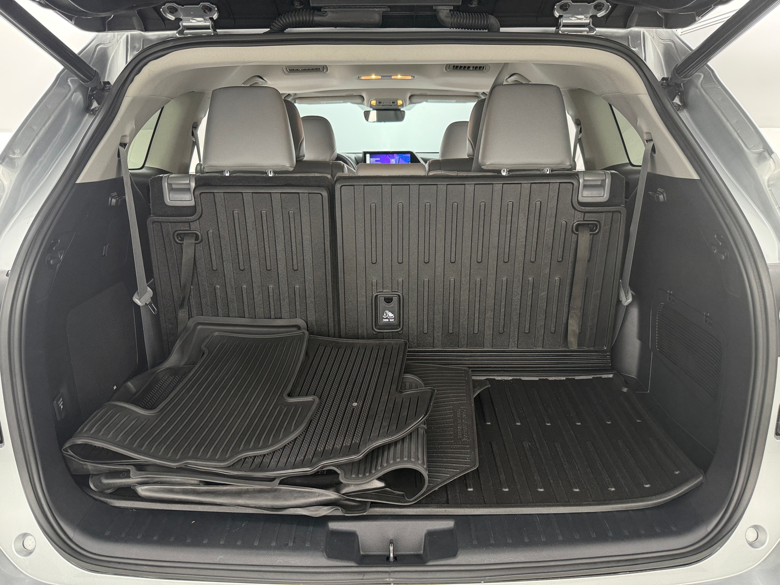 Thumbnail: 2023 Toyota Highlander - 6