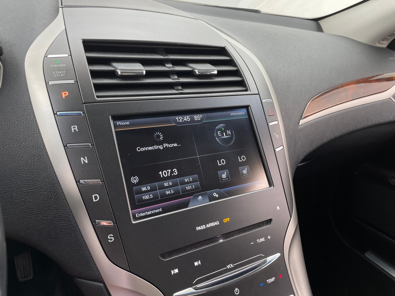 Thumbnail: 2015 Lincoln MKZ - 3