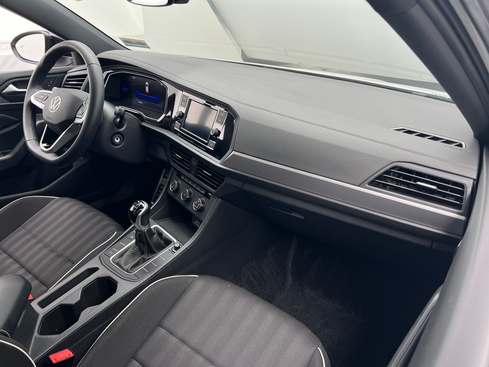 Thumbnail: 2024 Volkswagen Jetta - 3