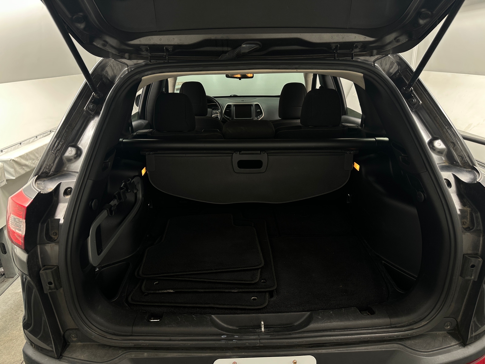 Thumbnail: 2015 Jeep Cherokee - 7