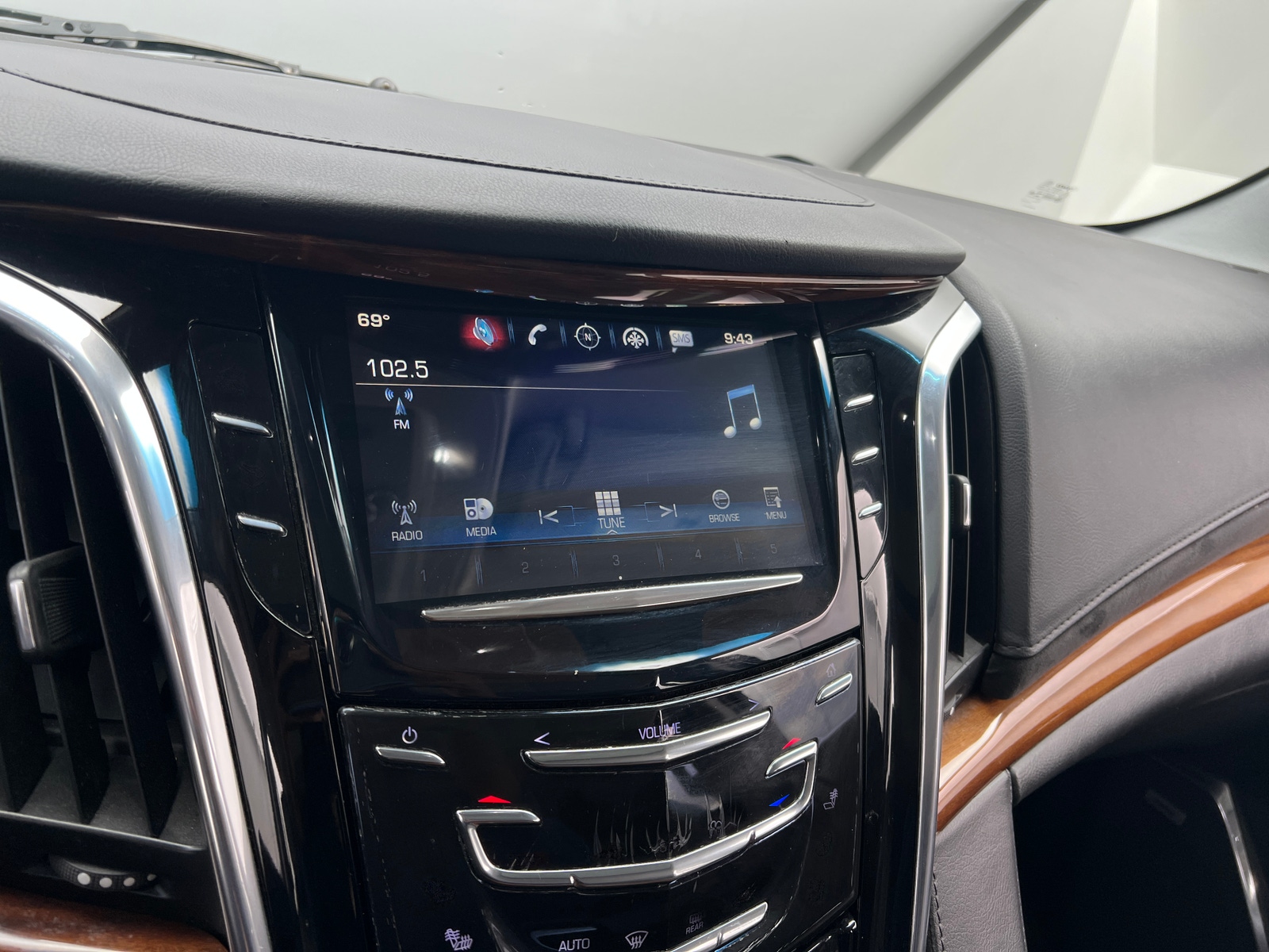 Thumbnail: 2016 Cadillac Escalade - 3
