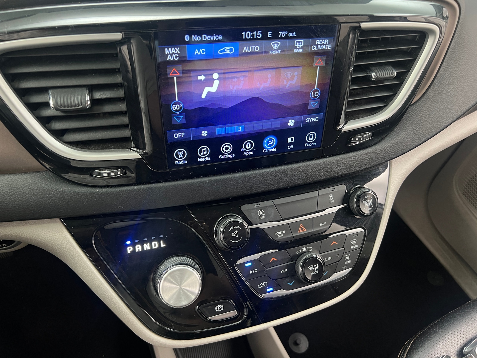 Thumbnail: 2017 Chrysler Pacifica - 4