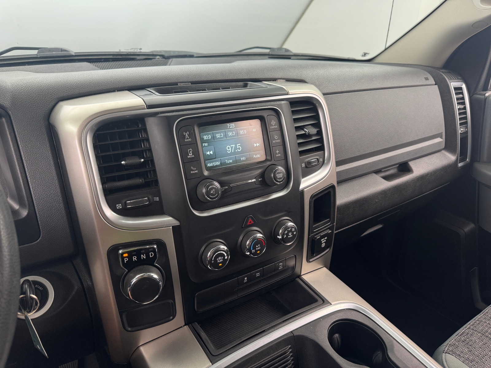Thumbnail: 2019 RAM 1500 Classic - 4