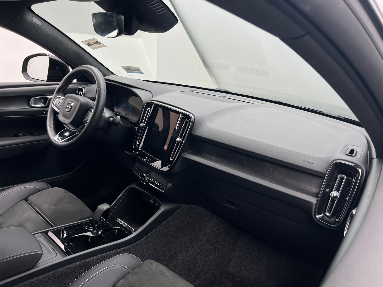 Thumbnail: 2023 Volvo C40 - 3