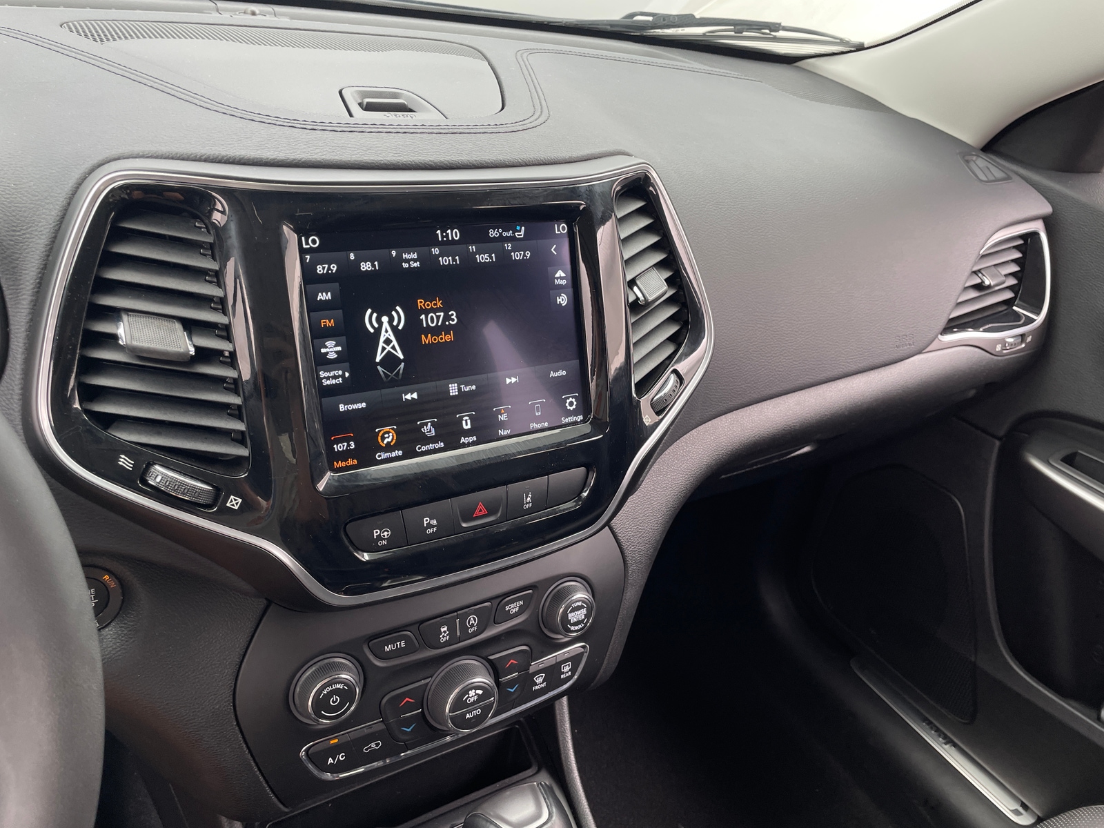 Thumbnail: 2021 Jeep Cherokee - 3