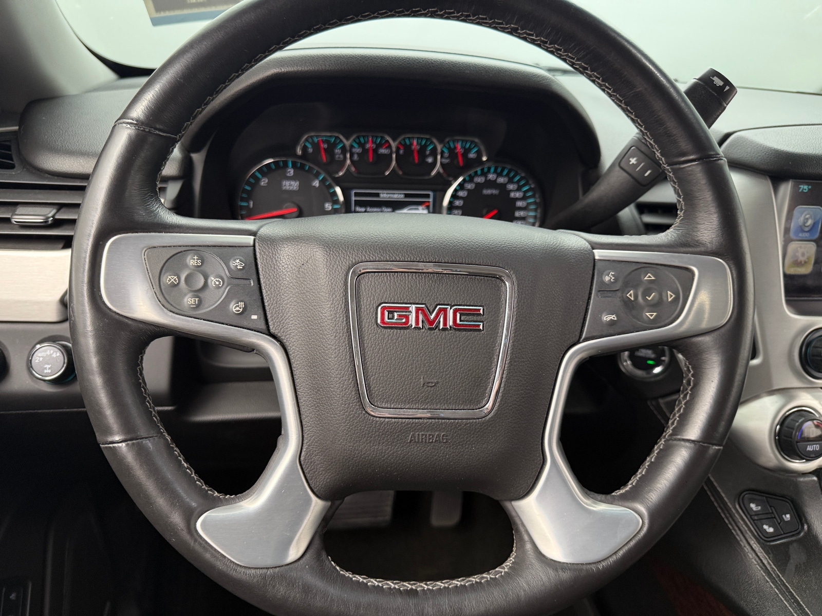 Thumbnail: 2017 GMC Yukon - 4