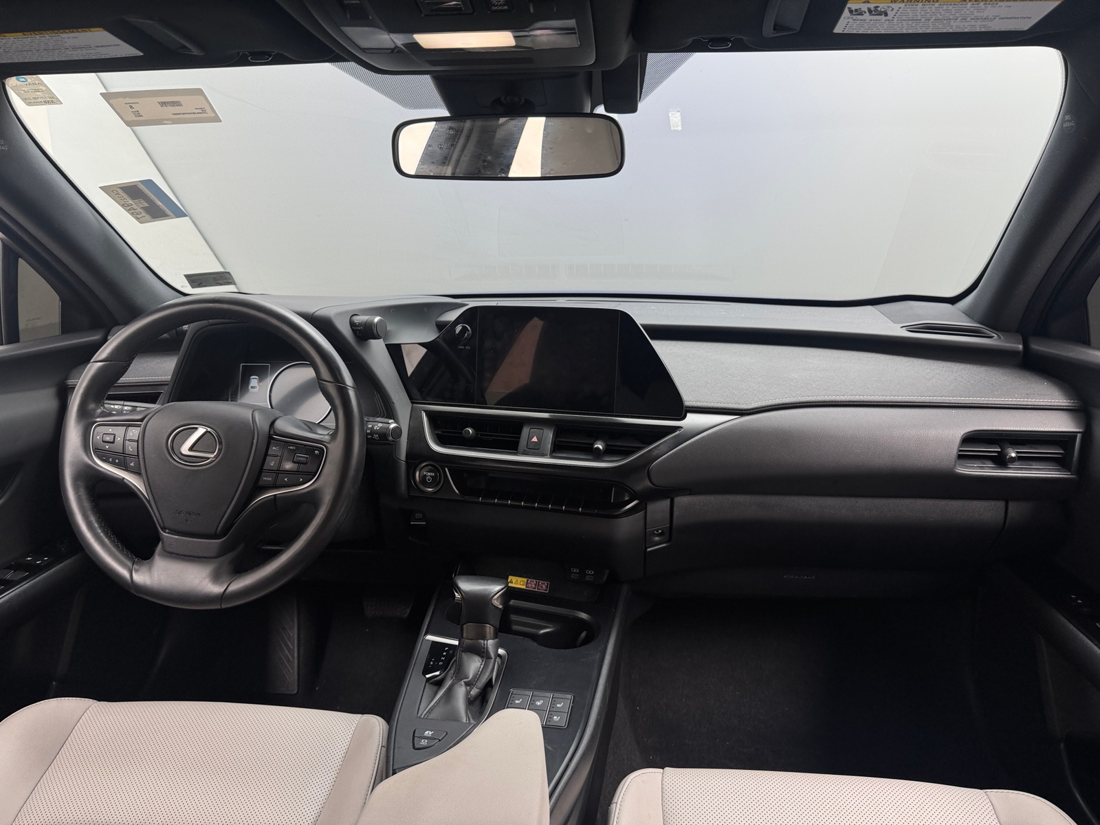 Thumbnail: 2023 Lexus UX - 2