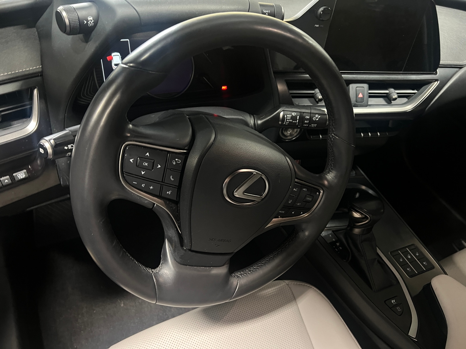 Thumbnail: 2023 Lexus UX - 4