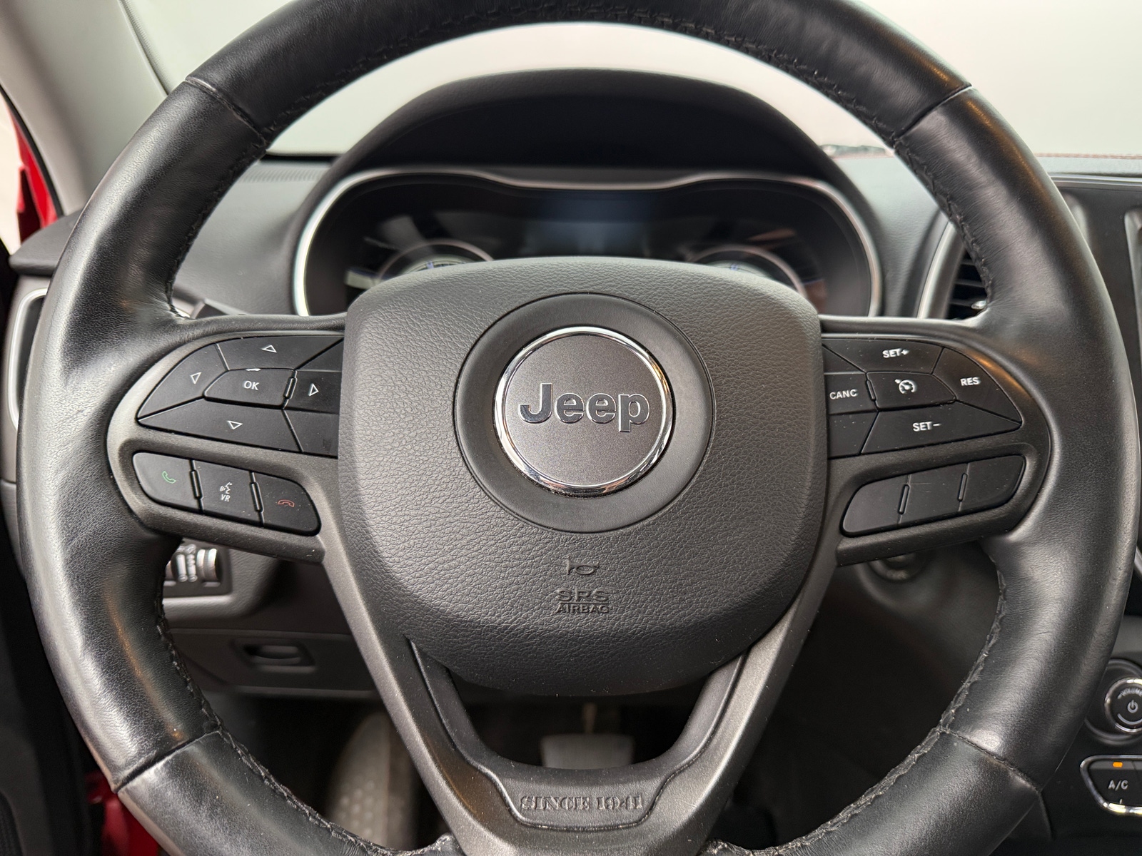 Thumbnail: 2019 Jeep Cherokee - 5