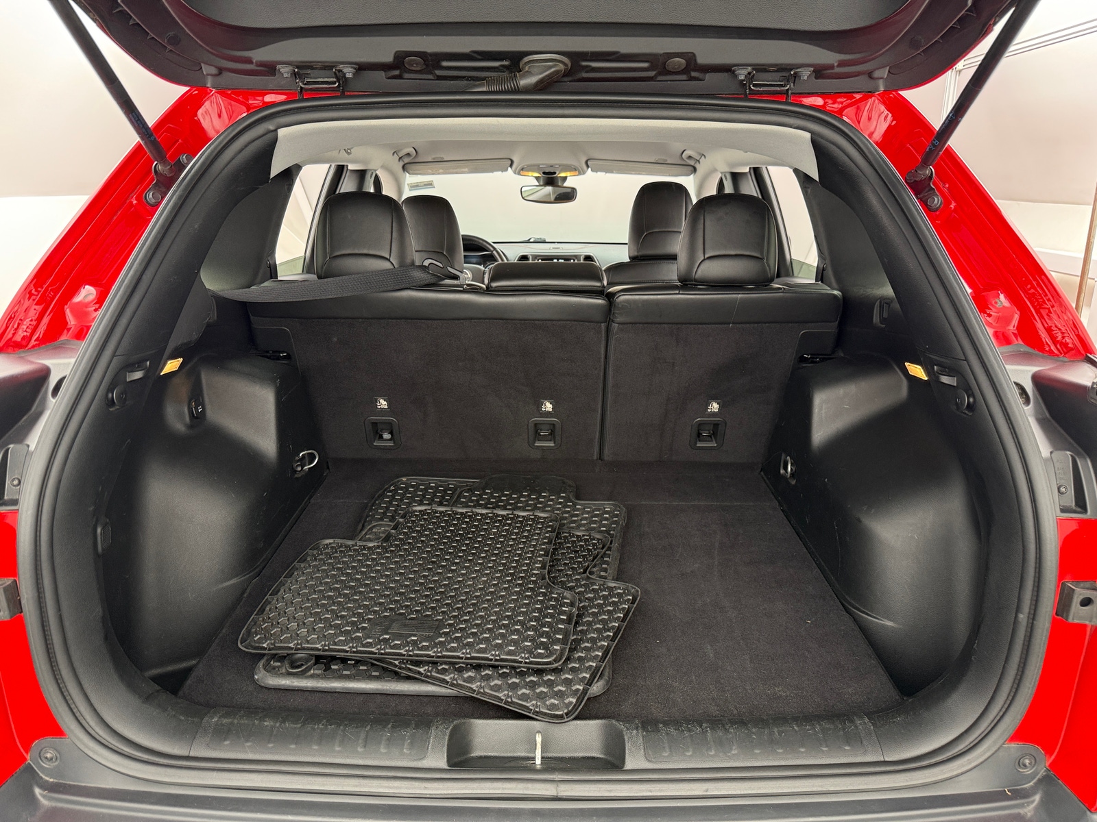 Thumbnail: 2019 Jeep Cherokee - 7