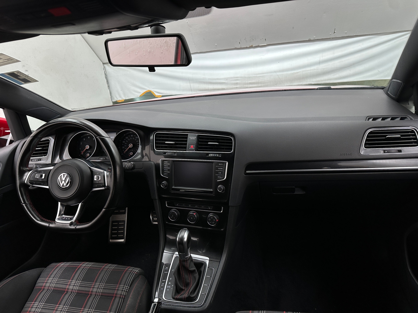 Thumbnail: 2017 Volkswagen Golf - 3