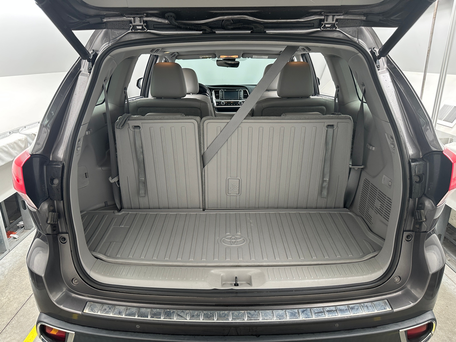 Thumbnail: 2017 Toyota Highlander - 6