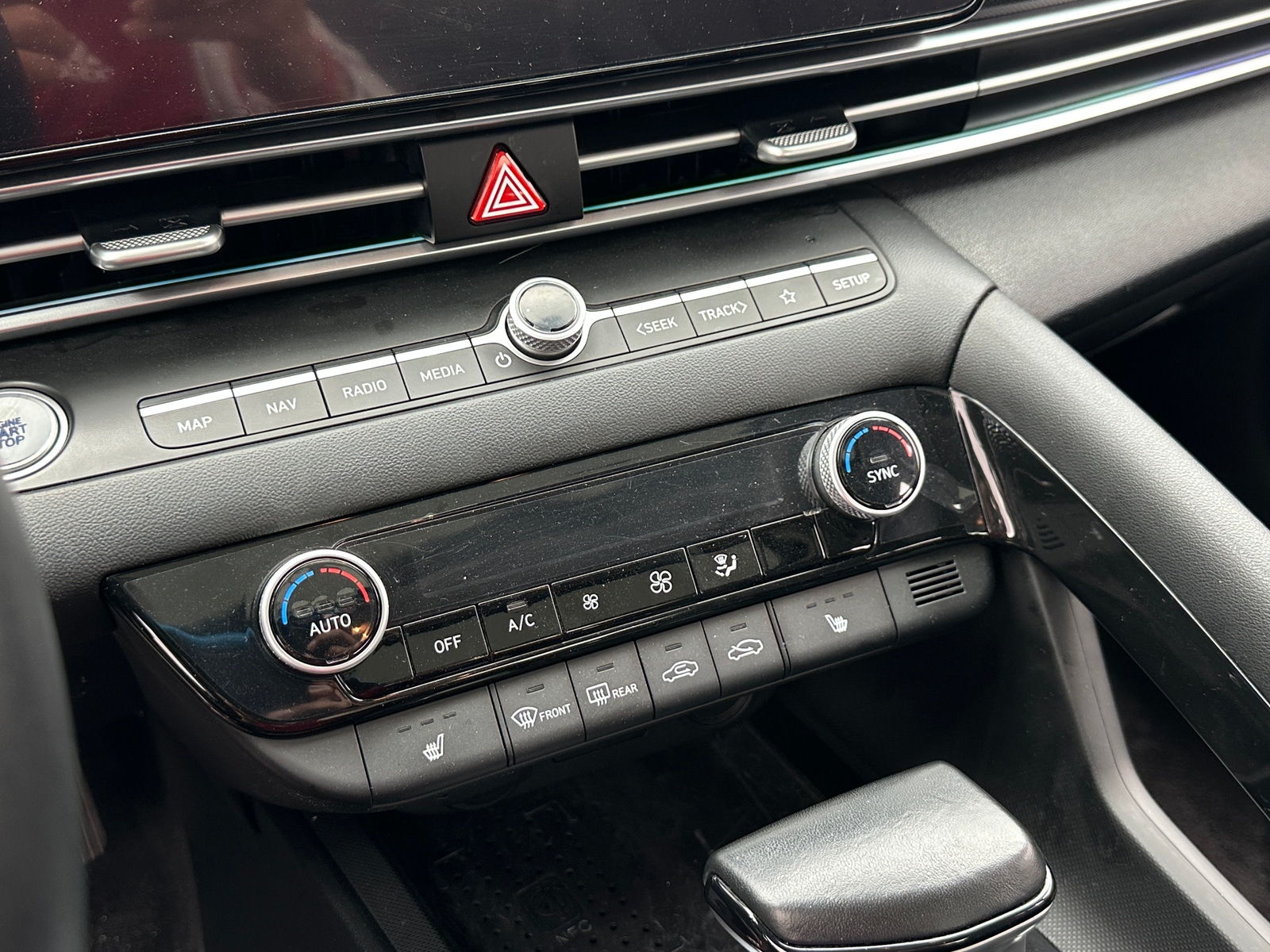 Thumbnail: 2022 Hyundai Elantra - 3