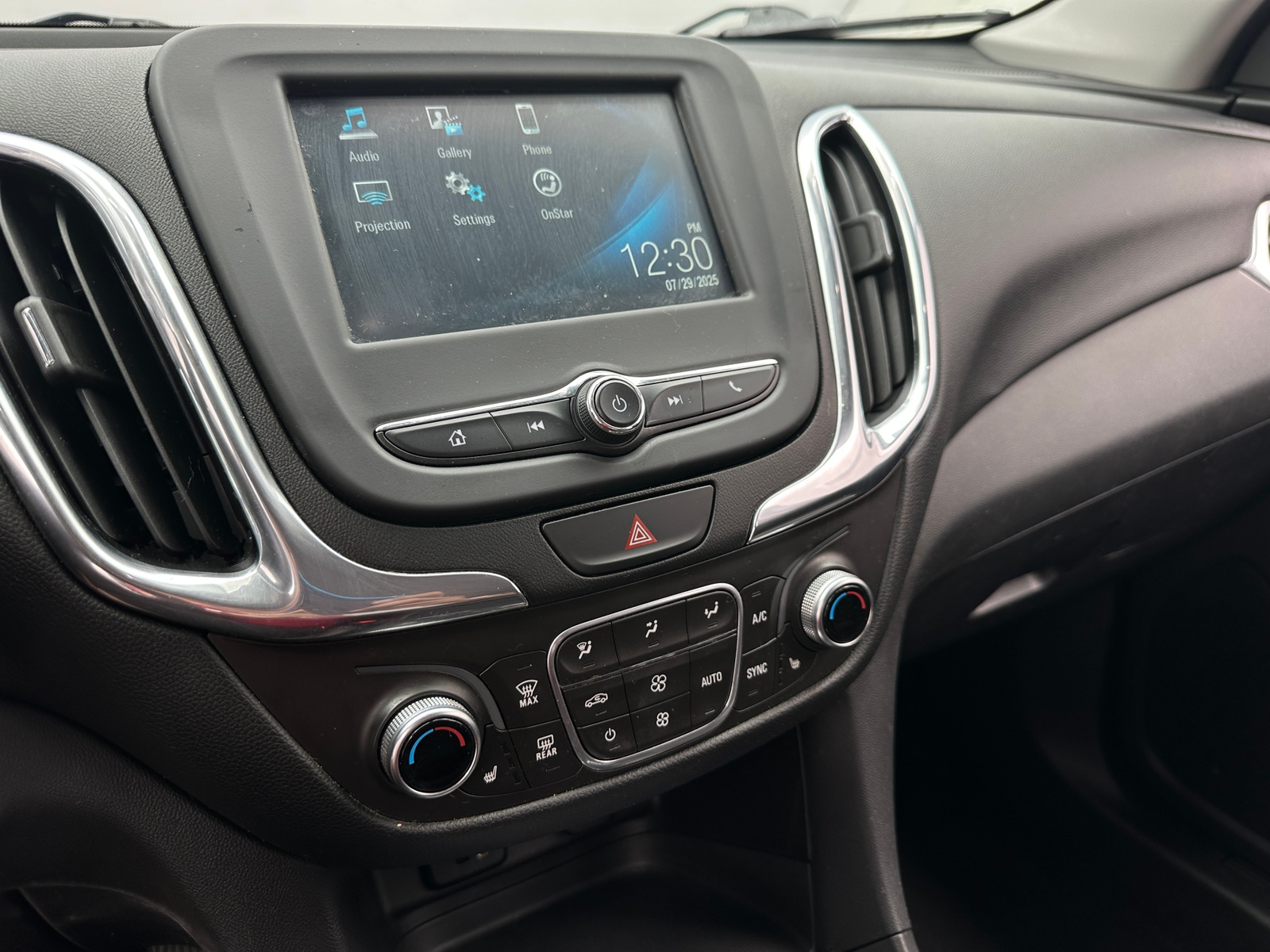 Thumbnail: 2018 Chevrolet Equinox - 4