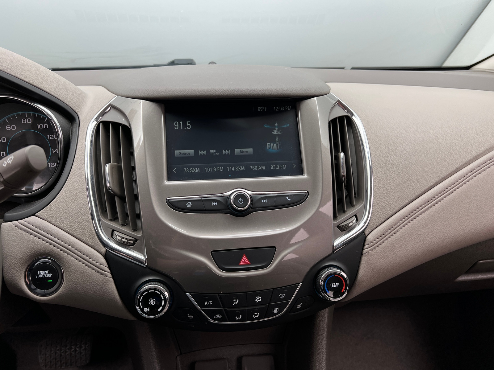 Thumbnail: 2017 Chevrolet Cruze - 3