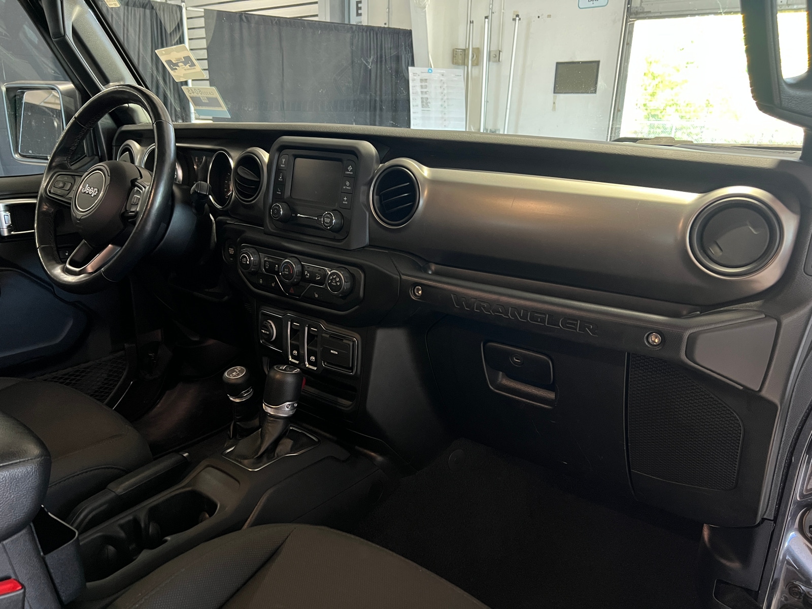 Thumbnail: 2019 Jeep Wrangler - 3