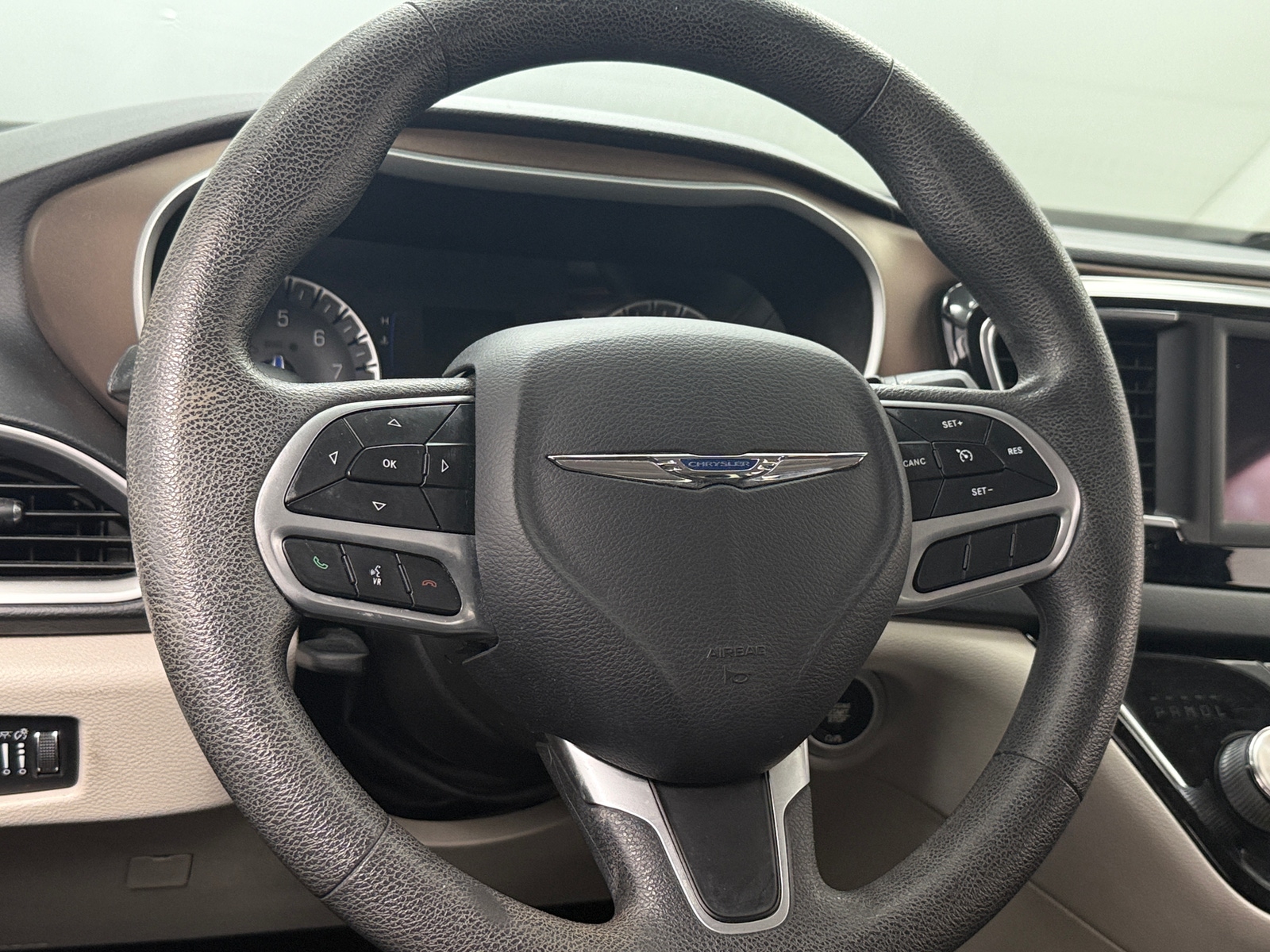 Thumbnail: 2018 Chrysler Pacifica - 5